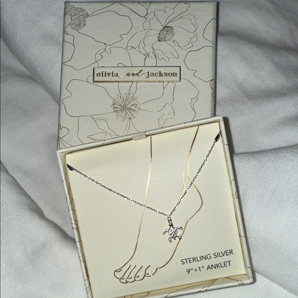 Dazzling Sterling Silver Anklet with Turtle Pendant. 9” plus extension.